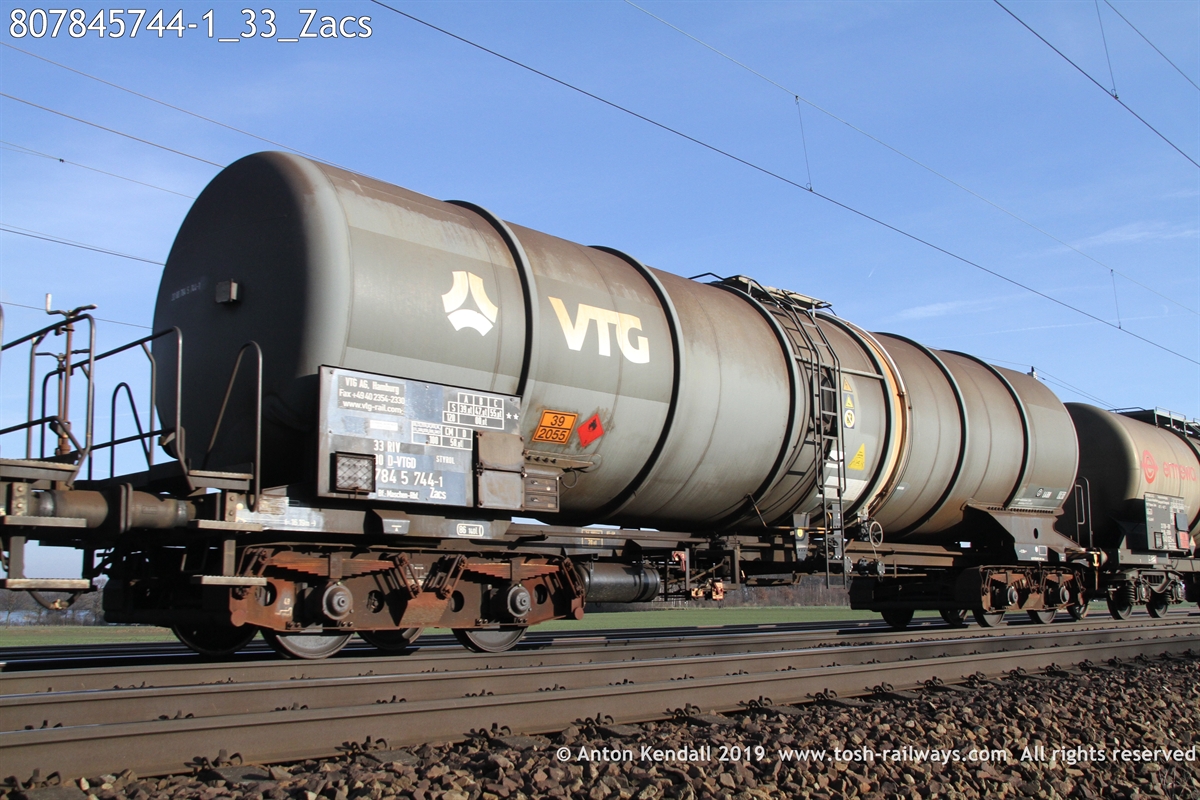 807845744-1_33_Zacs.JPG